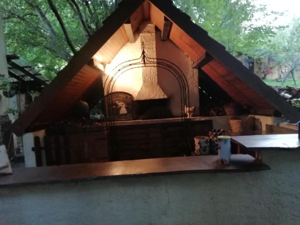 Hotel & Restaurant Le Chalvet 埃姆布能 外观 照片