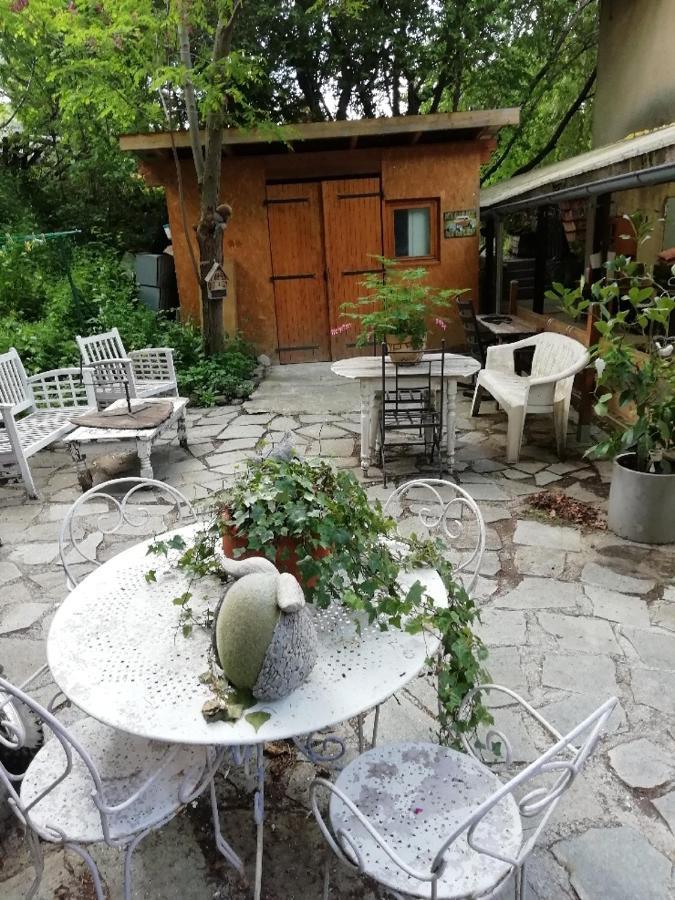 Hotel & Restaurant Le Chalvet 埃姆布能 外观 照片