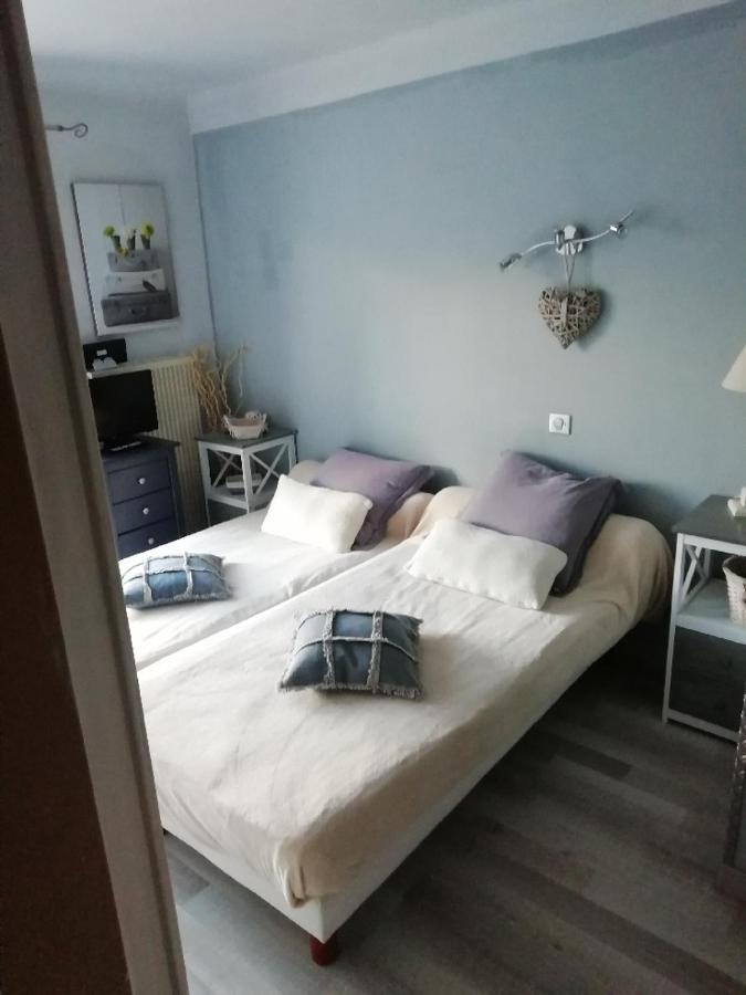 Hotel & Restaurant Le Chalvet 埃姆布能 外观 照片