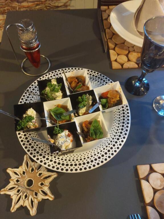 Hotel & Restaurant Le Chalvet 埃姆布能 外观 照片