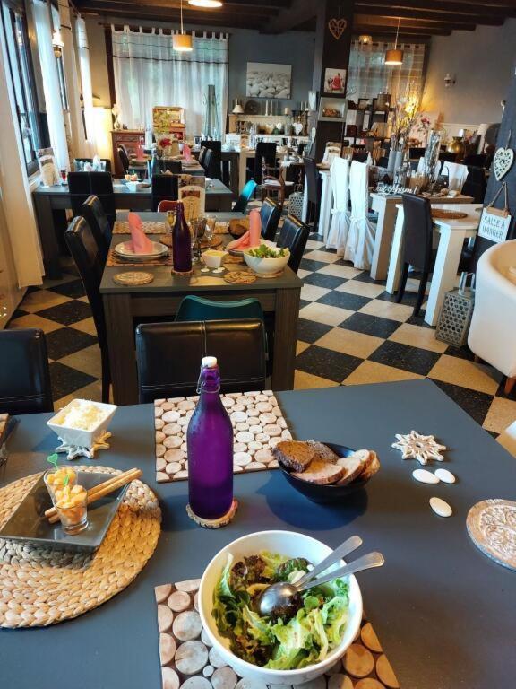 Hotel & Restaurant Le Chalvet 埃姆布能 外观 照片