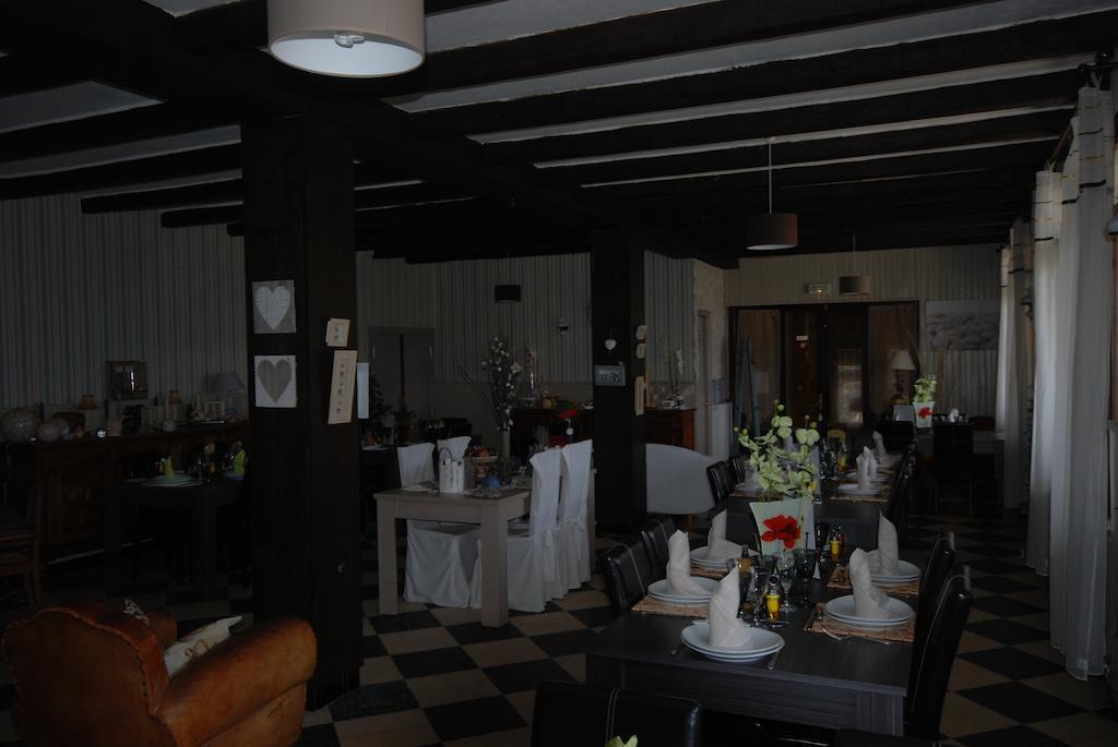 Hotel & Restaurant Le Chalvet 埃姆布能 外观 照片