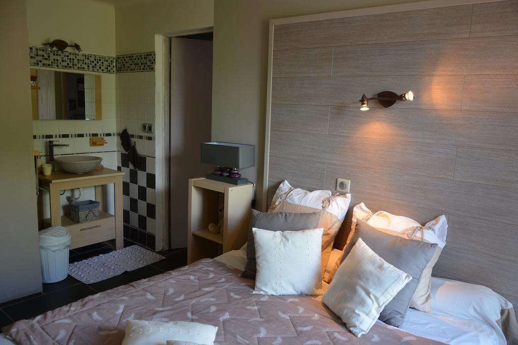 Hotel & Restaurant Le Chalvet 埃姆布能 客房 照片