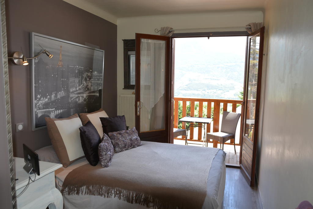 Hotel & Restaurant Le Chalvet 埃姆布能 客房 照片